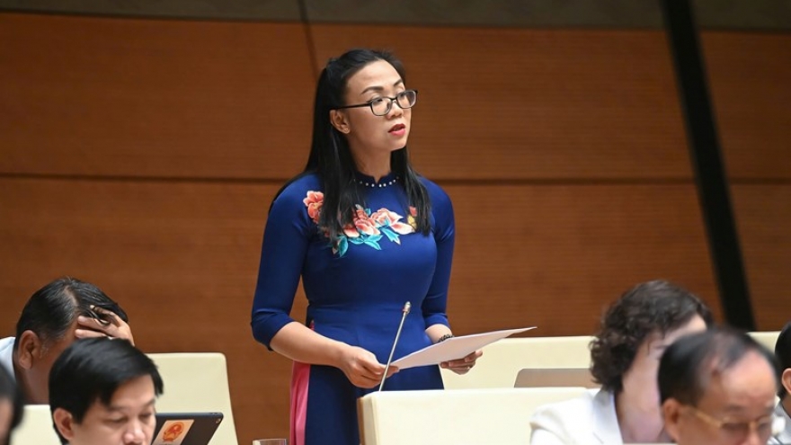 Đại biểu Quốc hội ủng hộ miễn học phí, kiến nghị kiểm soát khoản thu tự nguyện